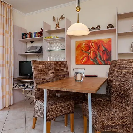 Rantum Dorf - Ferienappartments Im Reetdachhaus 3