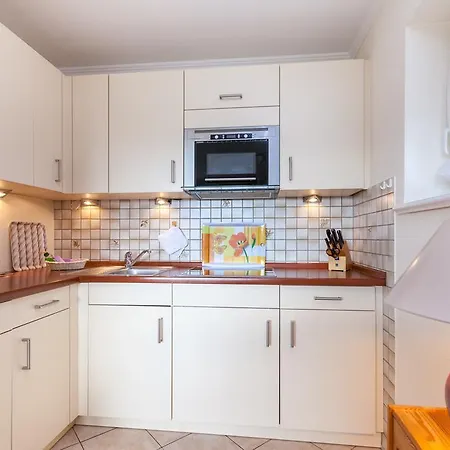 Rantum Dorf - Ferienappartments Im Reetdachhaus 3 Apartment *