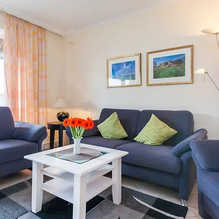 Rantum Dorf - Ferienappartments Im Reetdachhaus 3 *